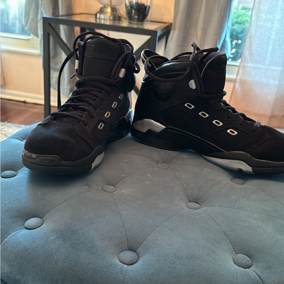 Gently used size 12 black Jordans - Picture 3 of 9